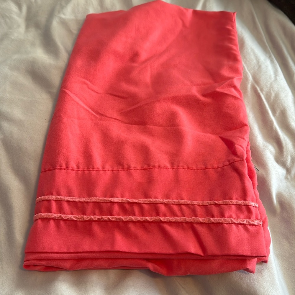 Set of two microfiber pillowcases in raspberry. EUC. - Picture 2 of 2